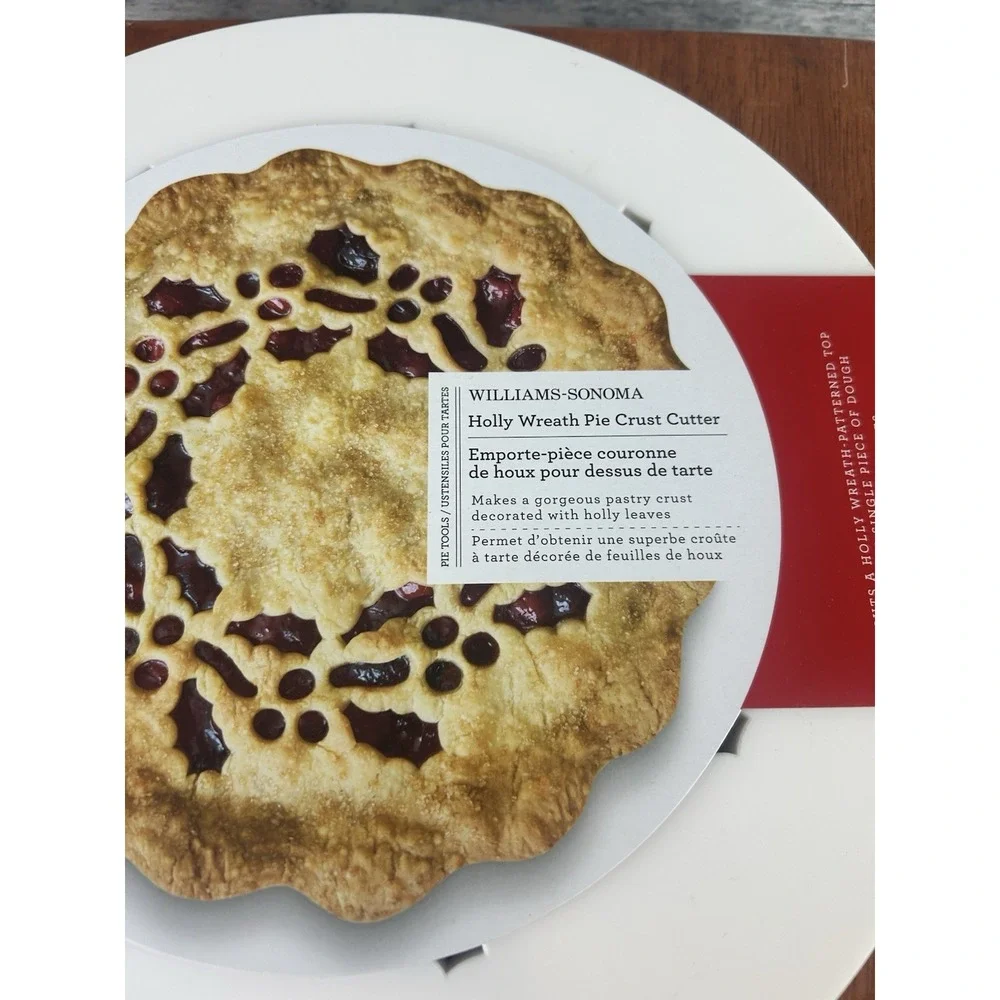 Williams Sonoma Holly Wreath Pie Crust Cutter 12 inch NEW